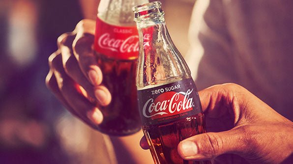 Kas notiek, ja sešus mēnešus dienā izdzerat 1 litru diētiskās Coca Cola - Vitamins.lv